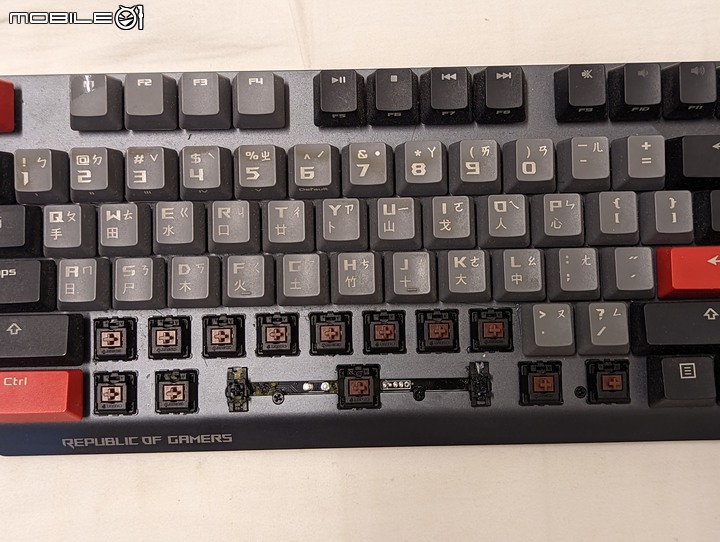 只怕鹹豬手的機械鍵盤-ROG strix scope pbt