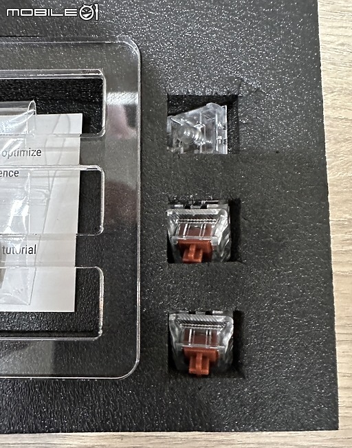 開箱 ROG 信仰 Azoth 75% 客制三模鍵盤
