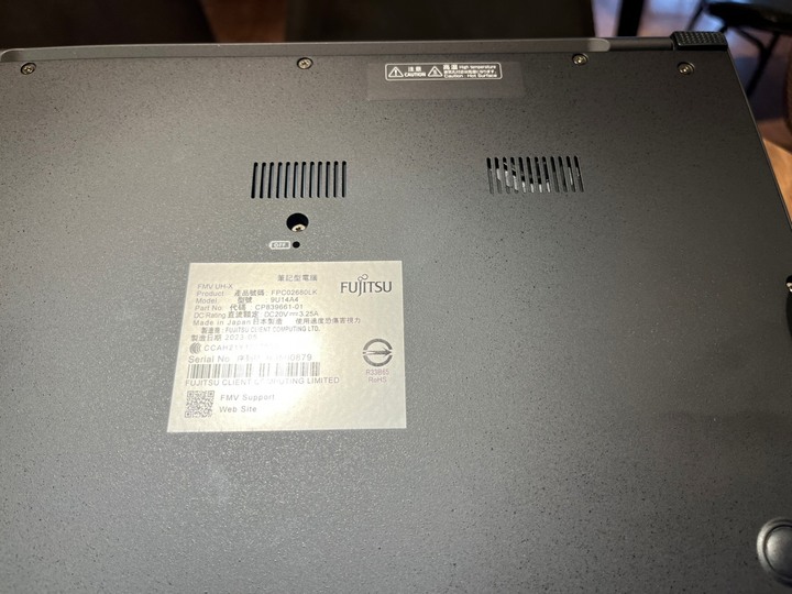 [開箱] 日本製Fujitsu FMV UH-X 14真的有夠輕(888g)!