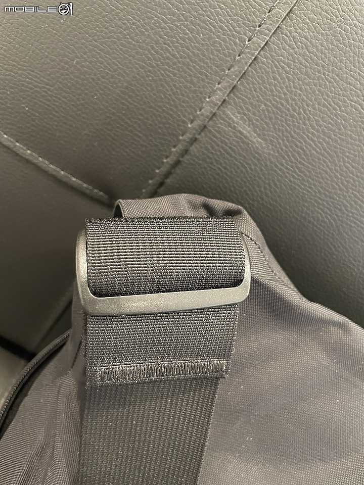 點我看大圖 Arc'teryx Leaf 軍鳥 COURIER BAG 15 郵差包 詳細測試