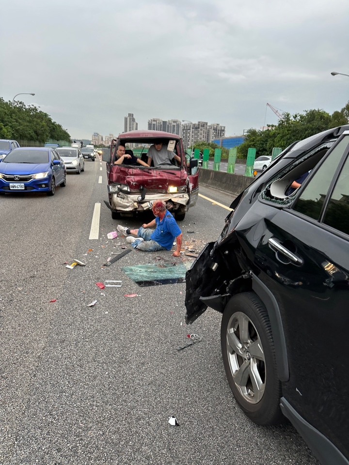行車請繫安全帶，血腥，無碼