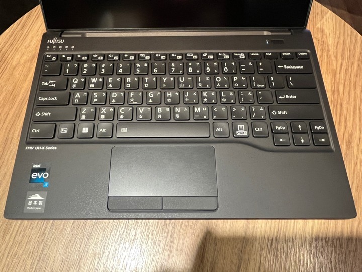 [開箱] 日本製Fujitsu FMV UH-X 14真的有夠輕(888g)!