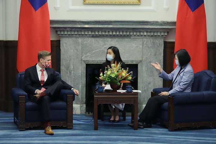 兩張對比圖