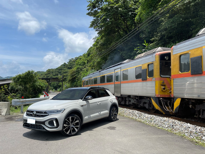 還是扎實的福斯最對味,GOLF V升級T-Roc 330 R-Line