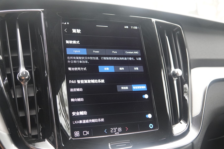 誰說顧家的男人不能叛逆一點？ Volvo V60 T8 Recharge跑麗寶賽道