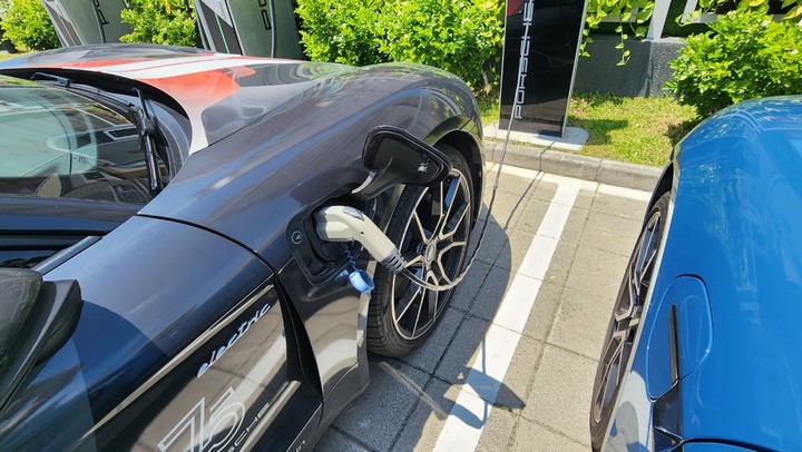 點我看大圖 Porsche Taycan現車的另一種選擇