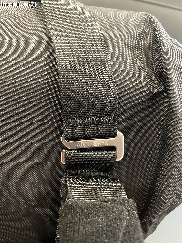 點我看大圖 Arc'teryx Leaf 軍鳥 COURIER BAG 15 郵差包 詳細測試