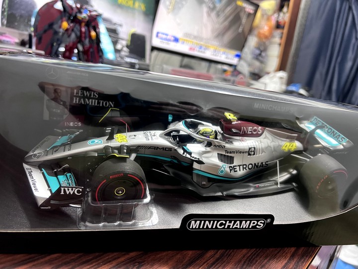 [開箱]F1 2022 1/18 MINICHAMPS L.HAMILTON MERCEDES-AMG W13 SPANISH GP