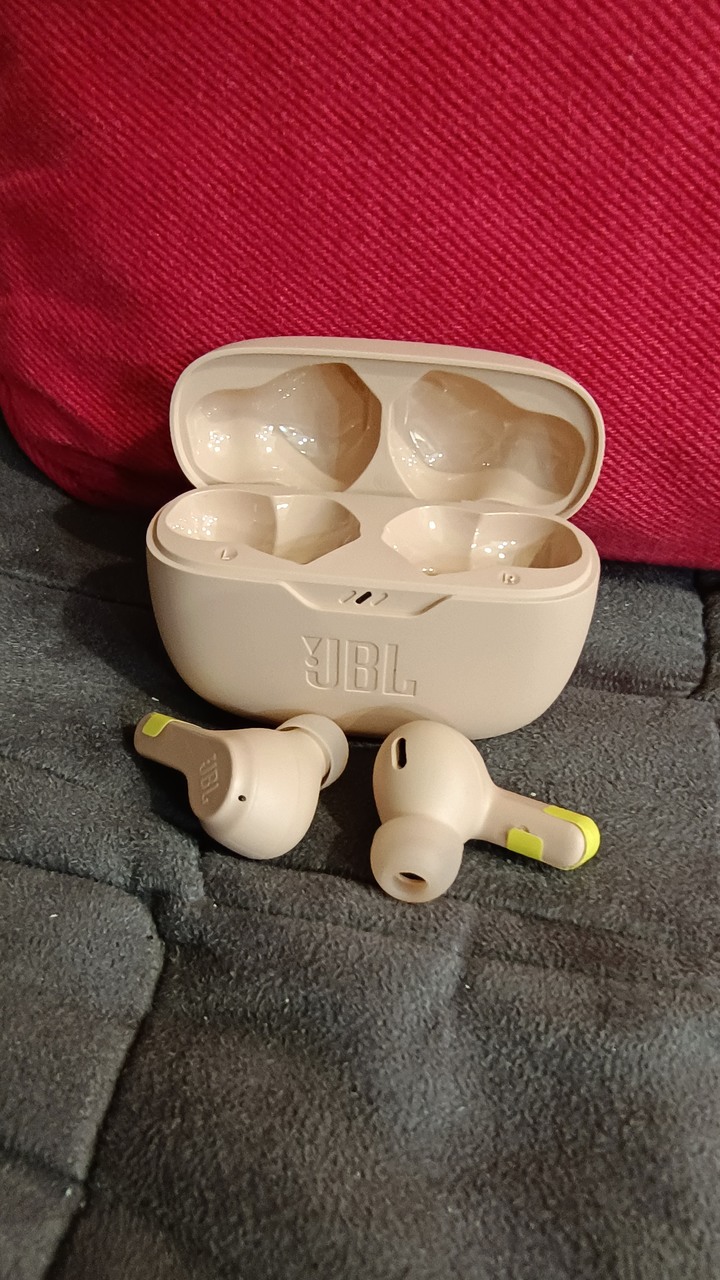 [開箱] JBL Wave Beam誰說便宜不能有好質感跟效能