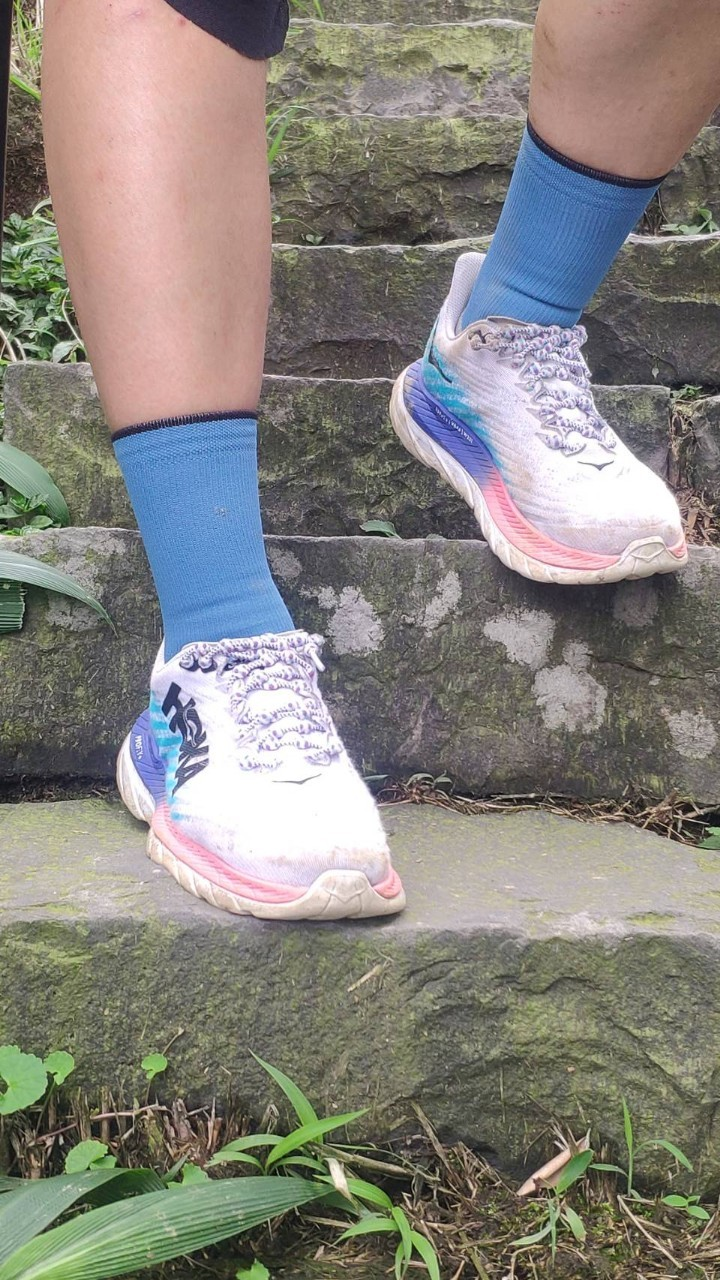 TNF越野跑菜鳥記事 HOKA MACH5 + CHEGO赤足感機能襪