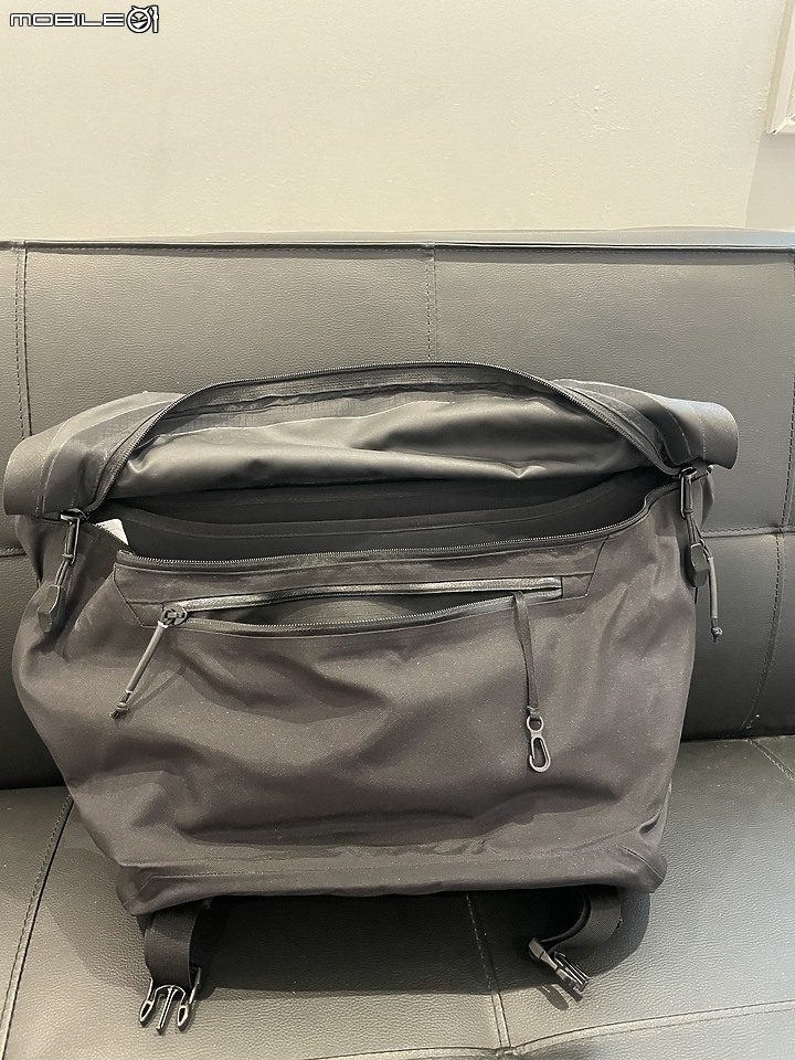 點我看大圖 Arc'teryx Leaf 軍鳥 COURIER BAG 15 郵差包 詳細測試