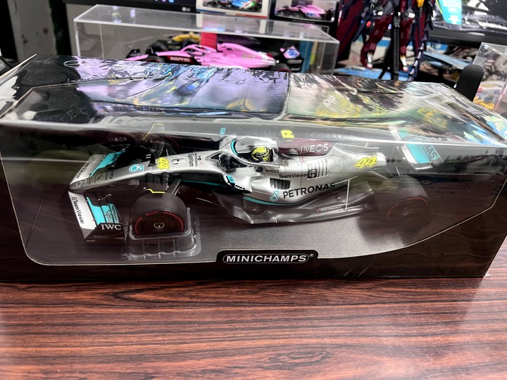 [開箱]F1 2022 1/18 MINICHAMPS L.HAMILTON MERCEDES-AMG W13 SPANISH GP