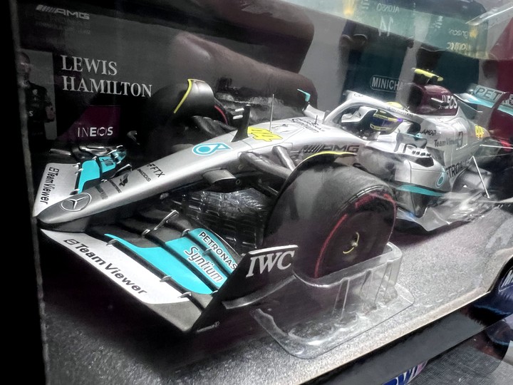 [開箱]F1 2022 1/18 MINICHAMPS L.HAMILTON MERCEDES-AMG W13 SPANISH GP