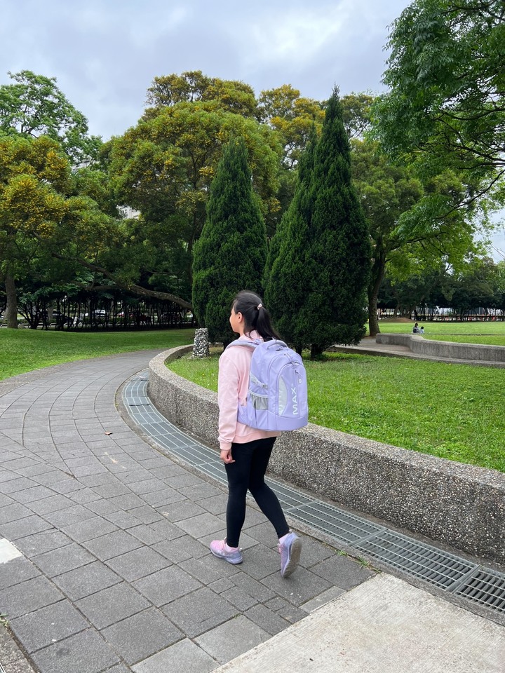 小學生書包也可以又酷又有質感