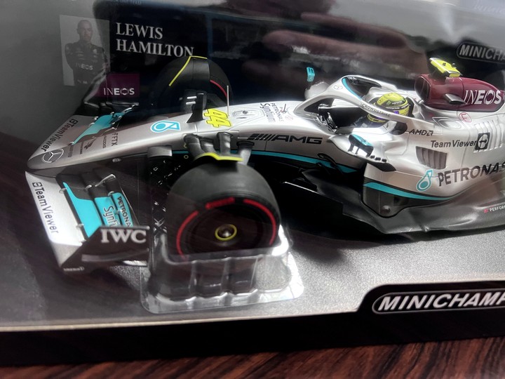 [開箱]F1 2022 1/18 MINICHAMPS L.HAMILTON MERCEDES-AMG W13 SPANISH GP