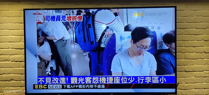 坐機場捷運 女生身體不舒服