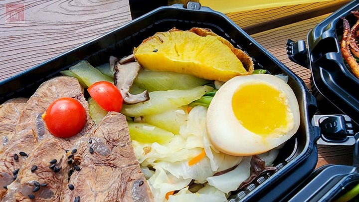 【臺南美食】低卡餐也可以很澎湃,蒸烤烹調方式保留營養和美味,直接LINE點餐,加入LINE會員享會員價~易立低卡餐 - 南人幫