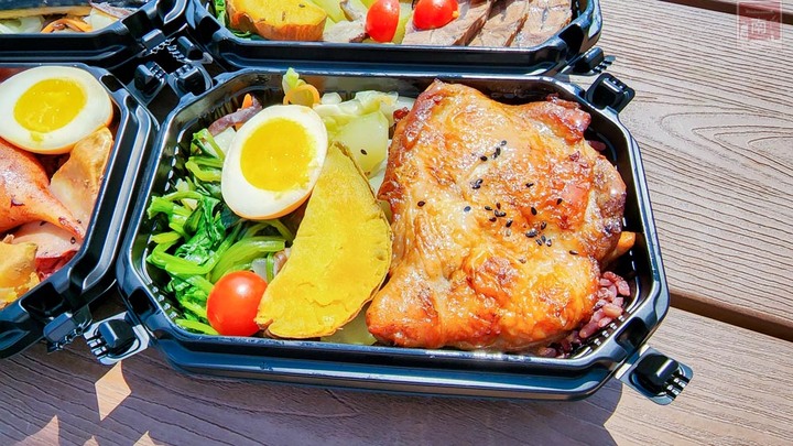 【臺南美食】低卡餐也可以很澎湃,蒸烤烹調方式保留營養和美味,直接LINE點餐,加入LINE會員享會員價~易立低卡餐 - 南人幫