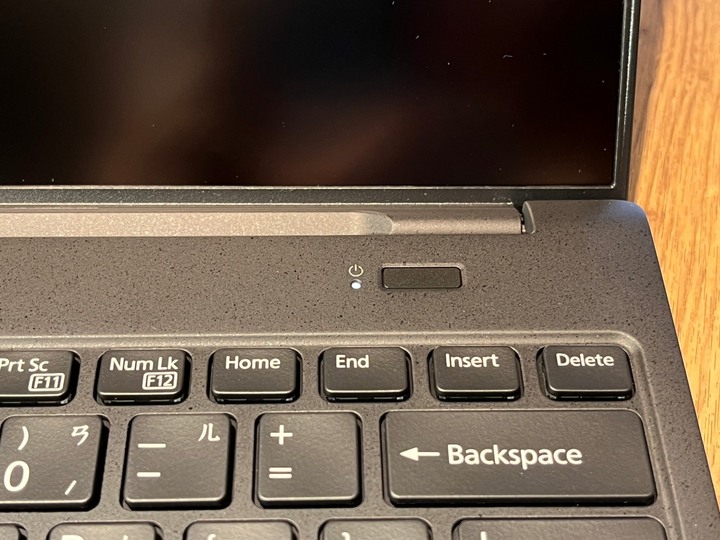 [開箱] 日本製Fujitsu FMV UH-X 14真的有夠輕(888g)!