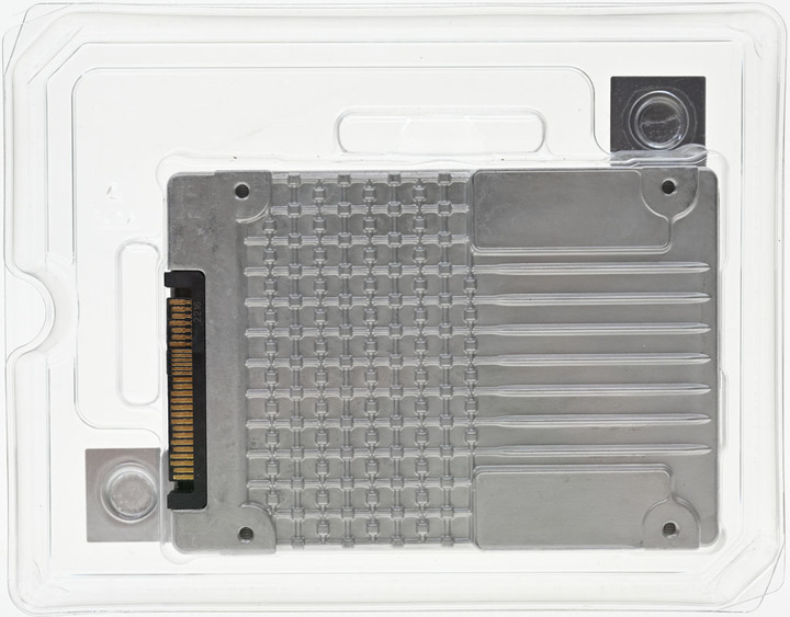 點我看大圖 Intel D5-P5530 U.2 Gen4 NVMe 1.92TB SSD簡測