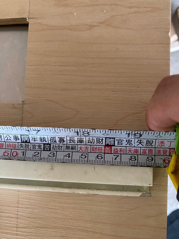 紗窗邊角壞，紗窗店無材料