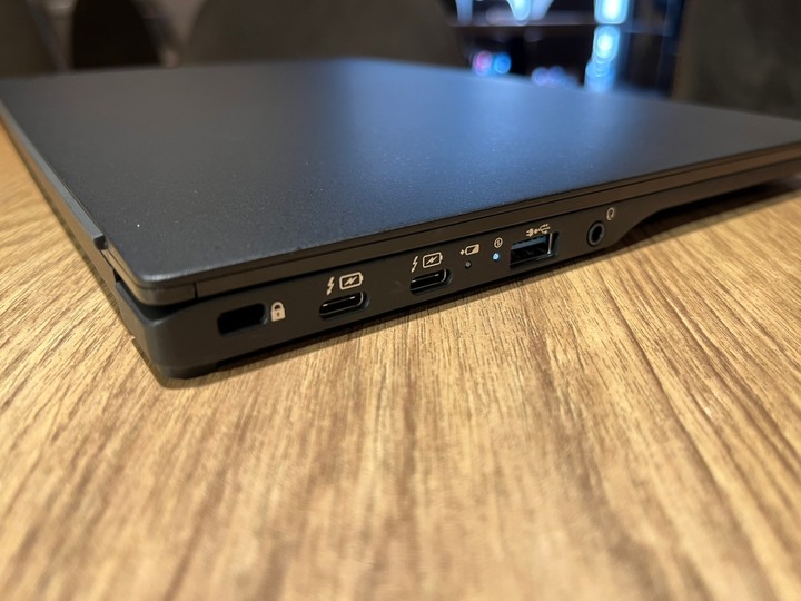 [開箱] 日本製Fujitsu FMV UH-X 14真的有夠輕(888g)!