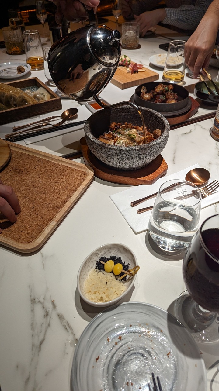 一碗250元的滷肉飯, 以及一場遲來四十年的同學會的聚餐餐廳 - 小後苑Backyard Jr.大直店