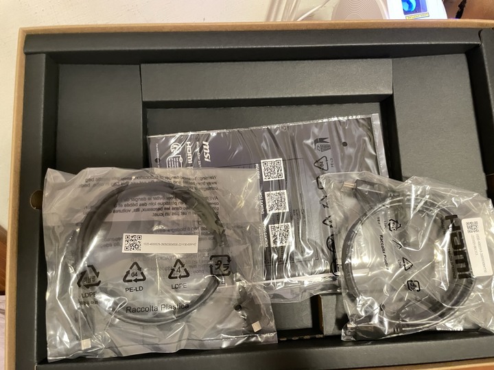 「躺平族」首選: MSI PRO MP161可攜式螢幕!竟然內建折疊支架?!