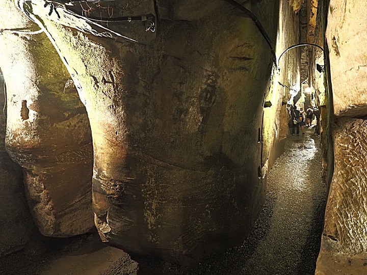 白米甕砲台、仙洞巖、佛手洞、陽明海洋文化藝術館、麗都蝶客花園 — 海天一色基隆嶼、空中花園「與鯨鯊共游」、台版敦煌石窟與地下城 — 基隆市區景點一日遊
