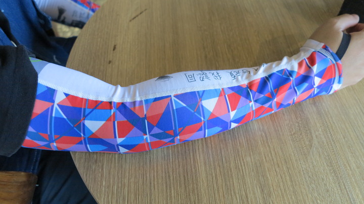 大熱天~ 摩獵舖袖套開箱