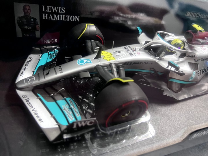 [開箱]F1 2022 1/18 MINICHAMPS L.HAMILTON MERCEDES-AMG W13 SPANISH GP