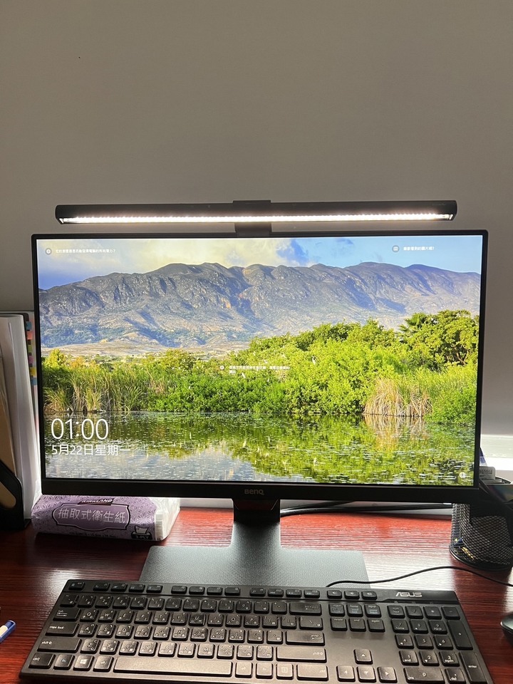 螢幕掛燈選擇 philips vs. BenQ