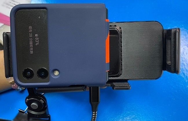 abee快譯通 WH-03車用無線充電手機架，讓你專心開車又能邊看導航!