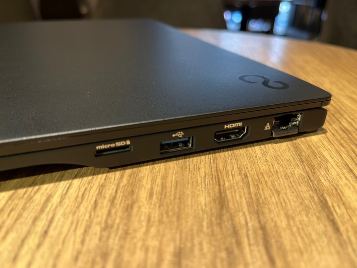 [開箱] 日本製Fujitsu FMV UH-X 14真的有夠輕(888g)!