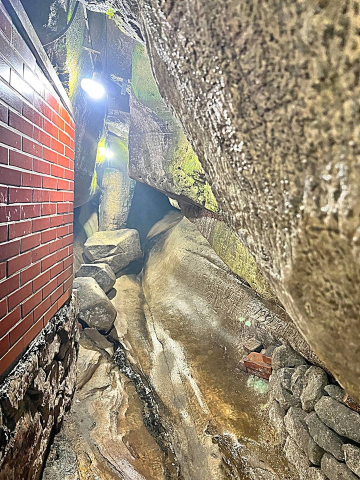 白米甕砲台、仙洞巖、佛手洞、陽明海洋文化藝術館、麗都蝶客花園 — 海天一色基隆嶼、空中花園「與鯨鯊共游」、台版敦煌石窟與地下城 — 基隆市區景點一日遊
