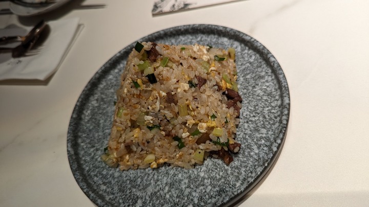 一碗250元的滷肉飯, 以及一場遲來四十年的同學會的聚餐餐廳 - 小後苑Backyard Jr.大直店