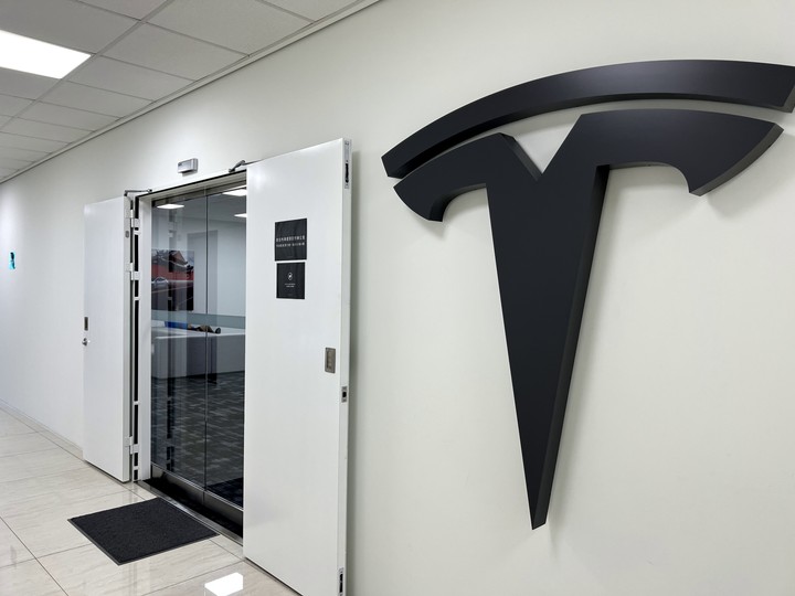 【新Model X/S 雙開箱】德意志鐵粉的特斯拉 !?