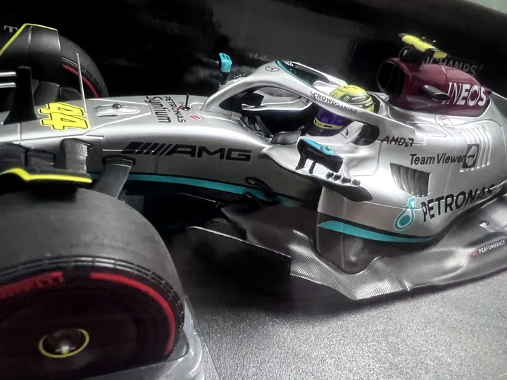[開箱]F1 2022 1/18 MINICHAMPS L.HAMILTON MERCEDES-AMG W13 SPANISH GP