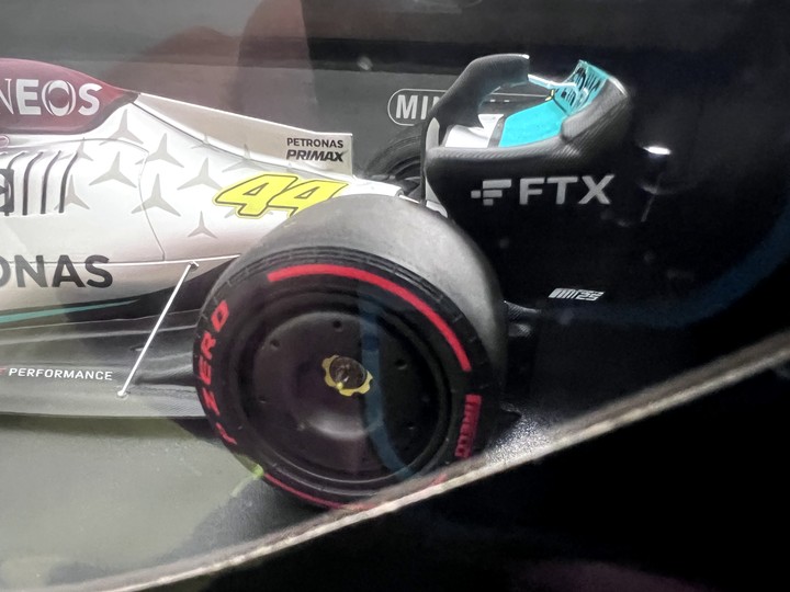 [開箱]F1 2022 1/18 MINICHAMPS L.HAMILTON MERCEDES-AMG W13 SPANISH GP