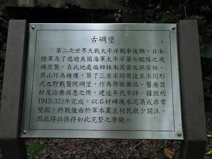 點我看大圖 Nikon P1000從德文部落觀景台拍向佳暮部落,及新埤建功生態步道和大葉欖仁綠色隧道。