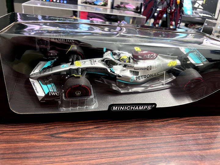 [開箱]F1 2022 1/18 MINICHAMPS L.HAMILTON MERCEDES-AMG W13 SPANISH GP
