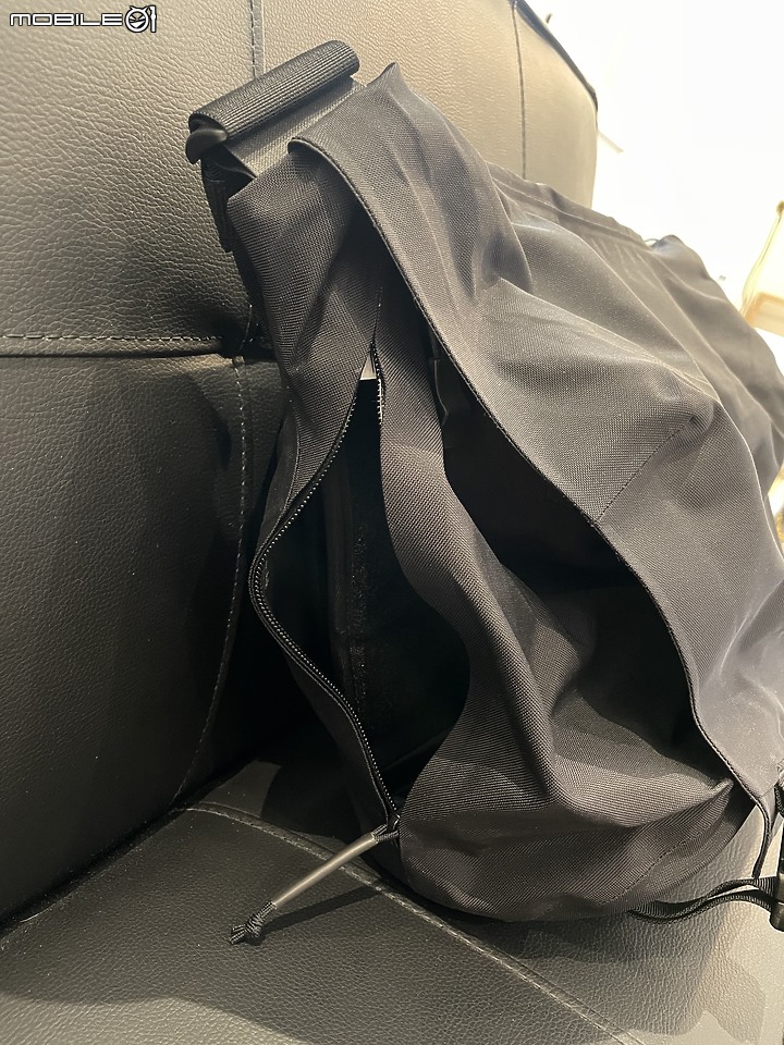 點我看大圖 Arc'teryx Leaf 軍鳥 COURIER BAG 15 郵差包 詳細測試
