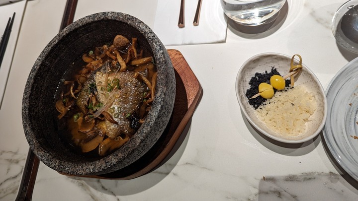 一碗250元的滷肉飯, 以及一場遲來四十年的同學會的聚餐餐廳 - 小後苑Backyard Jr.大直店