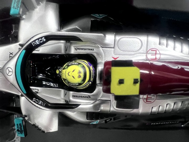 [開箱]F1 2022 1/18 MINICHAMPS L.HAMILTON MERCEDES-AMG W13 SPANISH GP