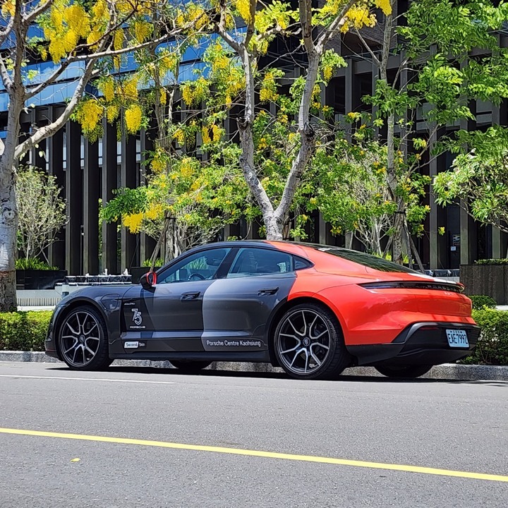 點我看大圖 Porsche Taycan現車的另一種選擇