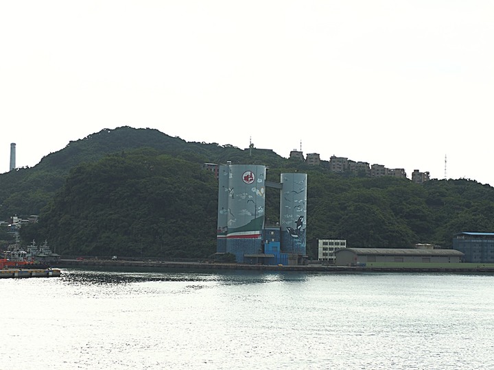 白米甕砲台、仙洞巖、佛手洞、陽明海洋文化藝術館、麗都蝶客花園 — 海天一色基隆嶼、空中花園「與鯨鯊共游」、台版敦煌石窟與地下城 — 基隆市區景點一日遊
