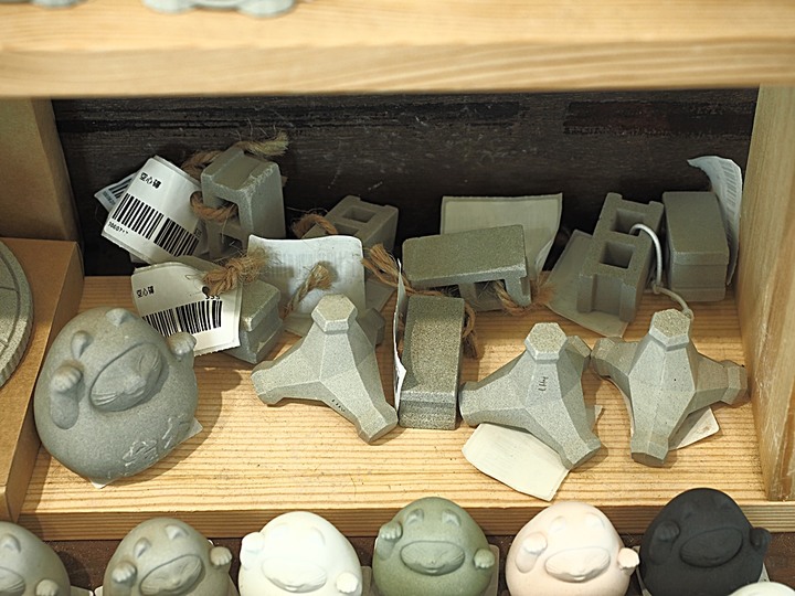 白米甕砲台、仙洞巖、佛手洞、陽明海洋文化藝術館、麗都蝶客花園 — 海天一色基隆嶼、空中花園「與鯨鯊共游」、台版敦煌石窟與地下城 — 基隆市區景點一日遊