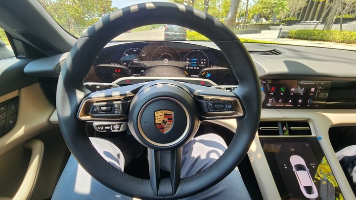 點我看大圖 Porsche Taycan現車的另一種選擇