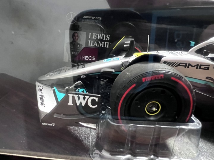 [開箱]F1 2022 1/18 MINICHAMPS L.HAMILTON MERCEDES-AMG W13 SPANISH GP