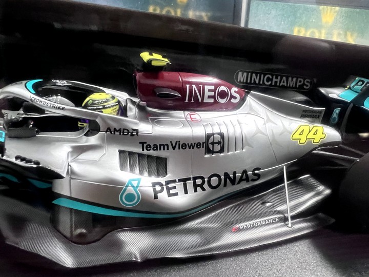 [開箱]F1 2022 1/18 MINICHAMPS L.HAMILTON MERCEDES-AMG W13 SPANISH GP